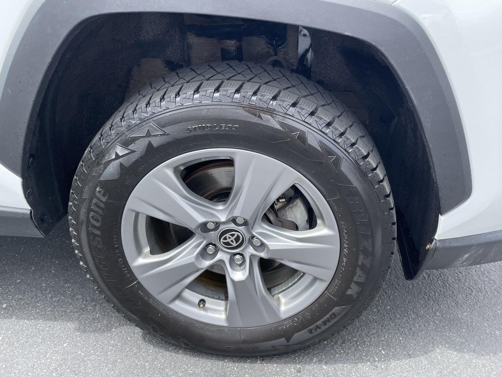 2022 Toyota RAV4 XLE - Photo 17
