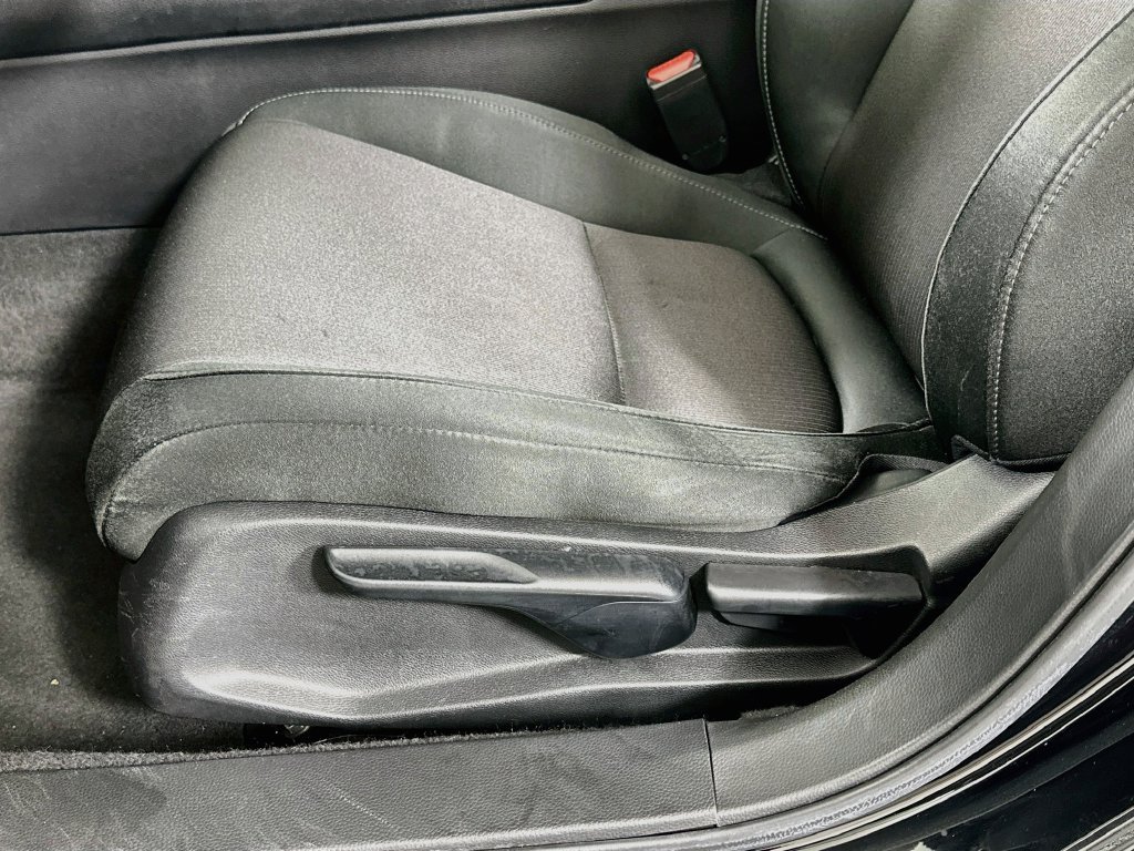 2019 Honda Accord LX - Photo 19