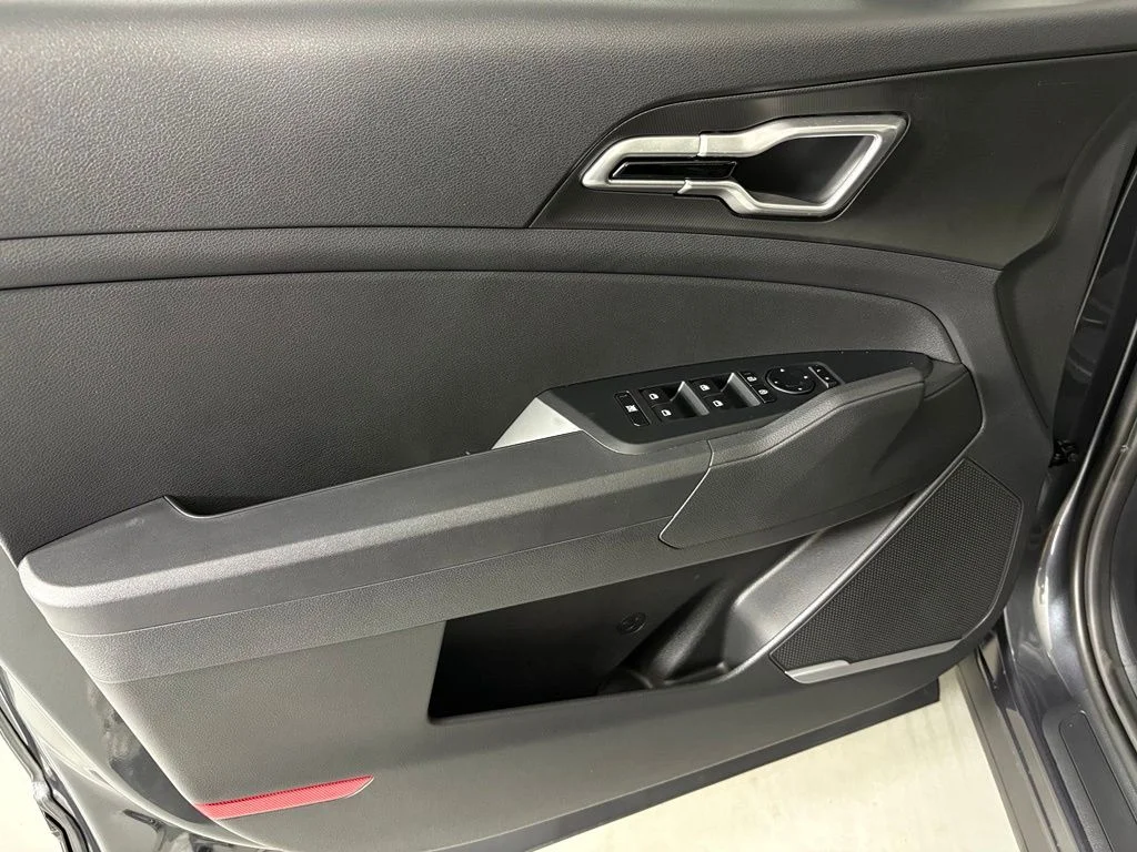 New 2027 Gravity Gray Kia LX image 13