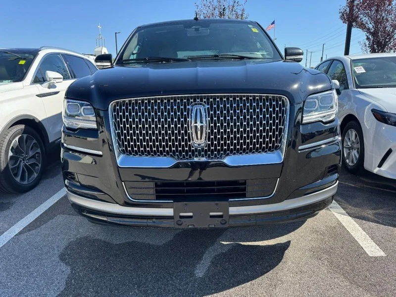 Used 2024 Infinite Black Metallic Clearcoat Lincoln Reserve 4x4 image 2