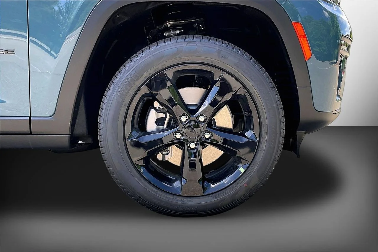 New 2026 Steel Blue Exterior Paint Jeep Limited image 31