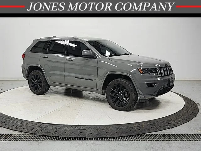 Used 2021 Gray Jeep Laredo X image 1