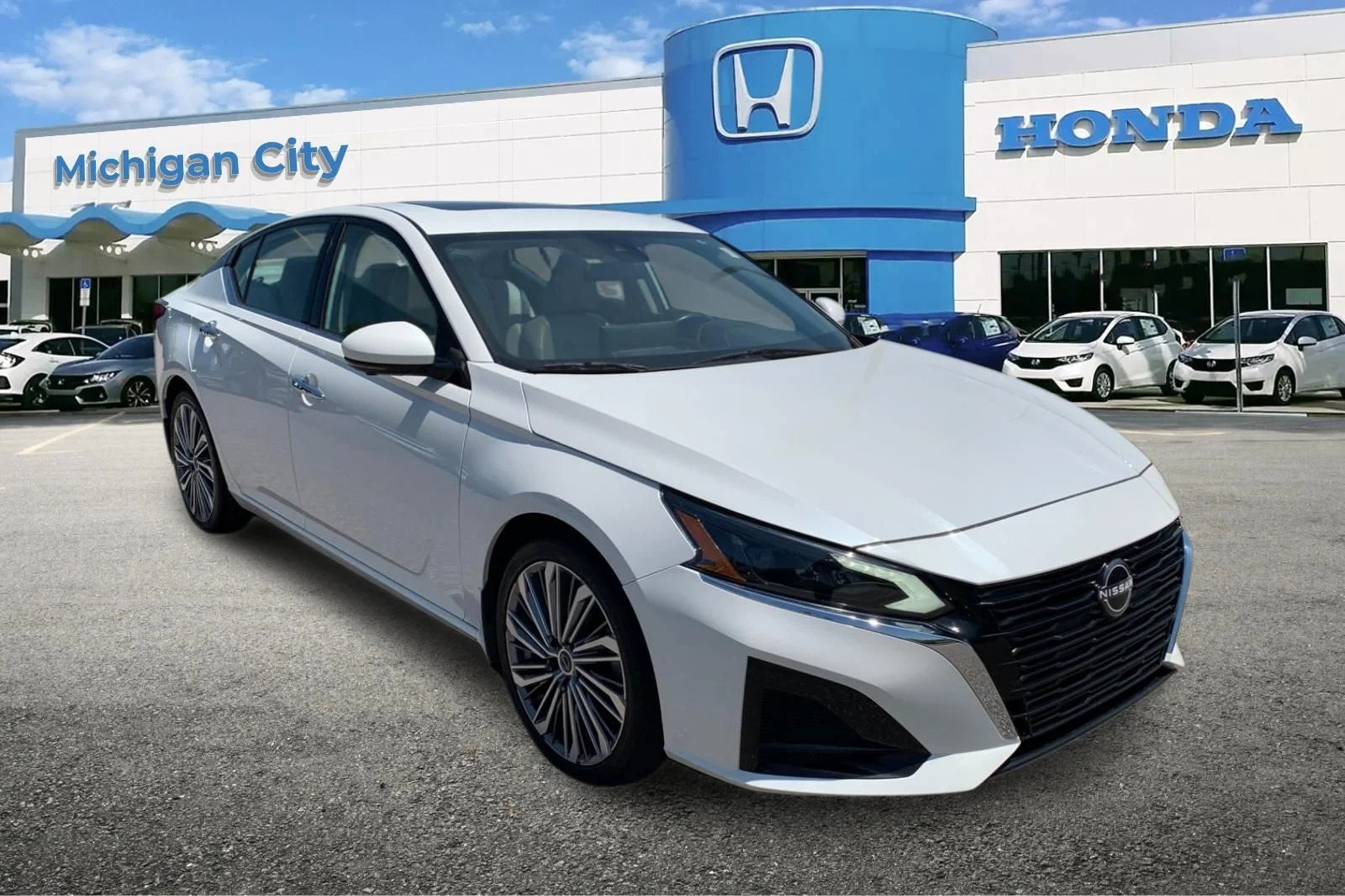 Used 2024 White Nissan 2.5 SL image 7