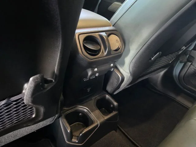 Used 2024 Gray Jeep Mojave image 8