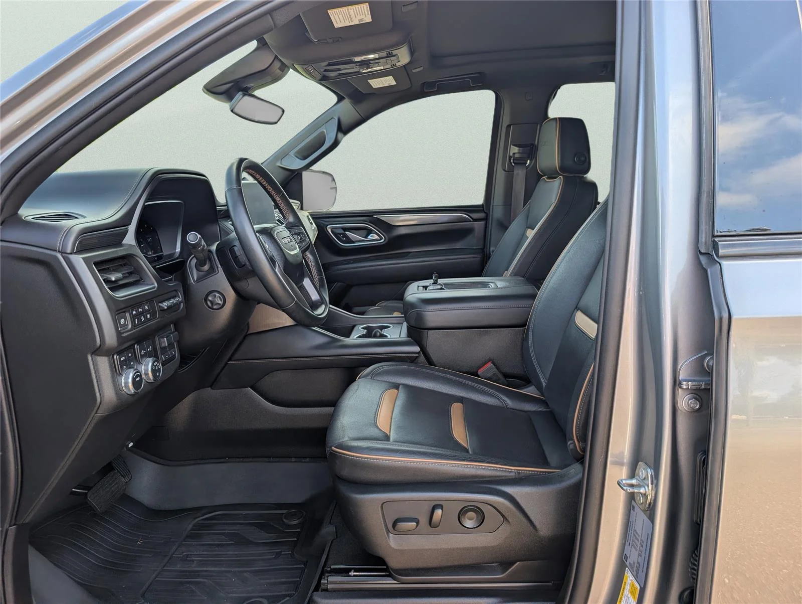 Used 2023 Sterling Metallic GMC AT4 image 11