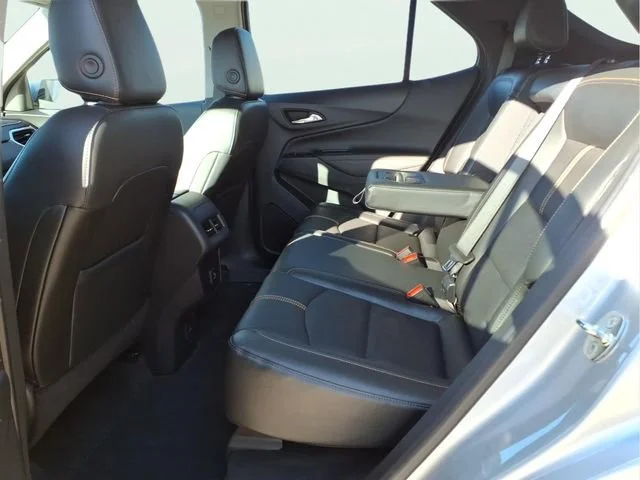 Used 2022 Silver Ice Metallic Chevrolet Premier image 18