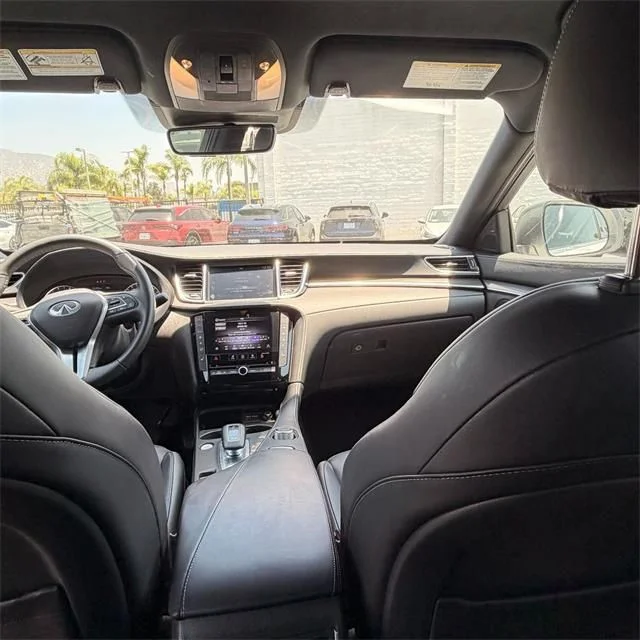 Used 2025 White INFINITI LUXE image 34