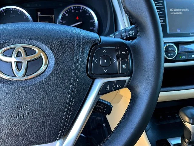 Used 2018 Green Toyota XLE image 12