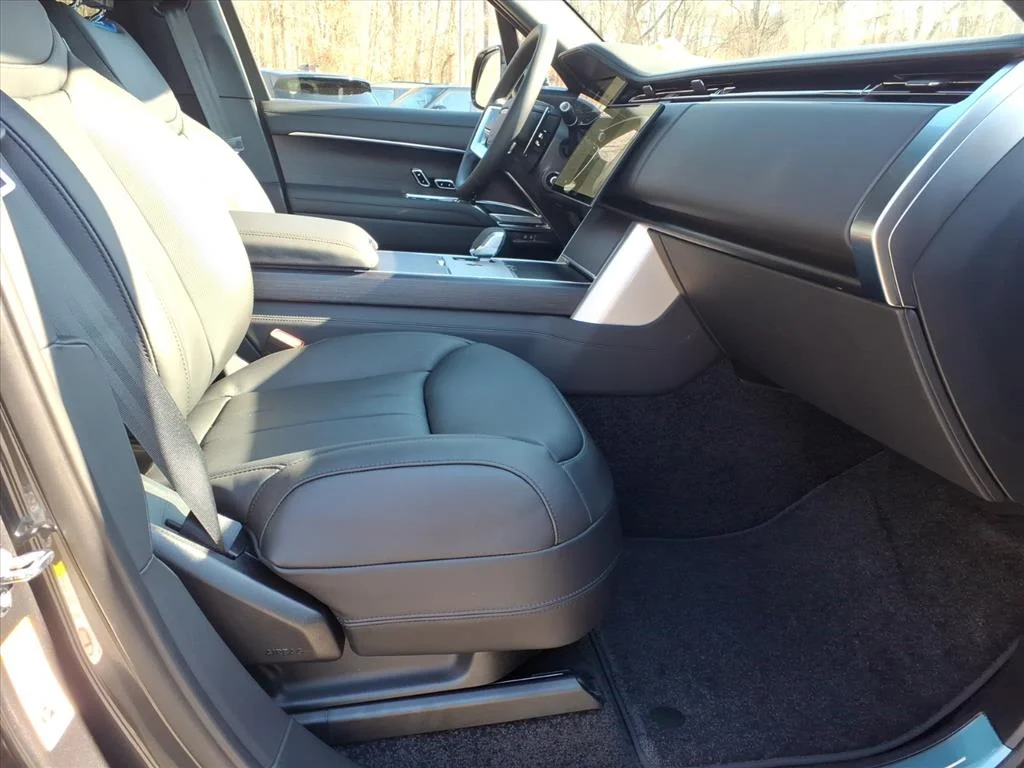 New 2026 Carpathian Grey Land Rover SE LWB image 3