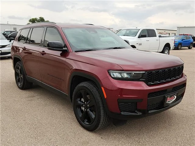 Used 2023 Red Jeep Altitude 4x4 image 6
