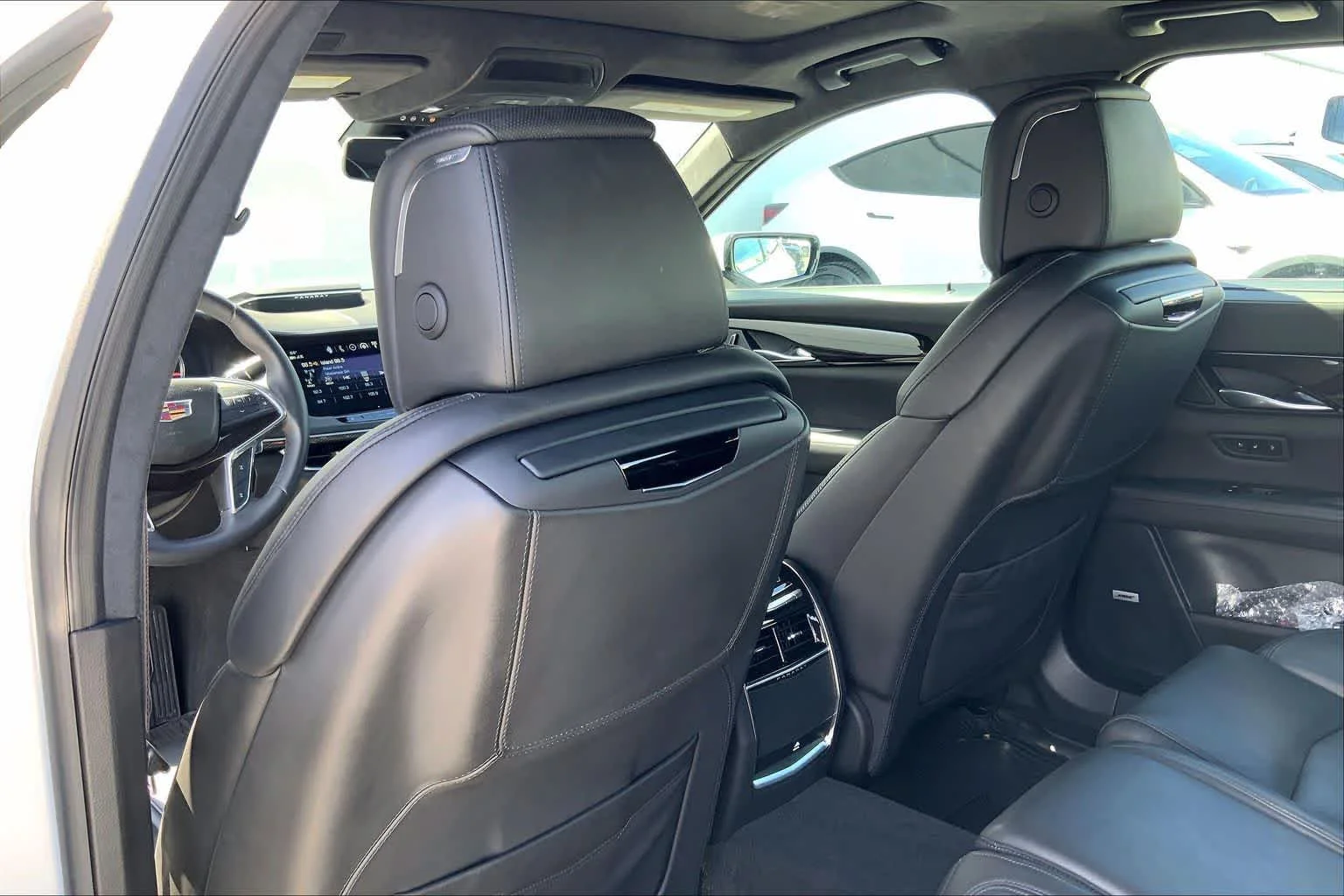 Used 2017 CRYSTAL WHITE TRICOAT Cadillac Platinum AWD image 12