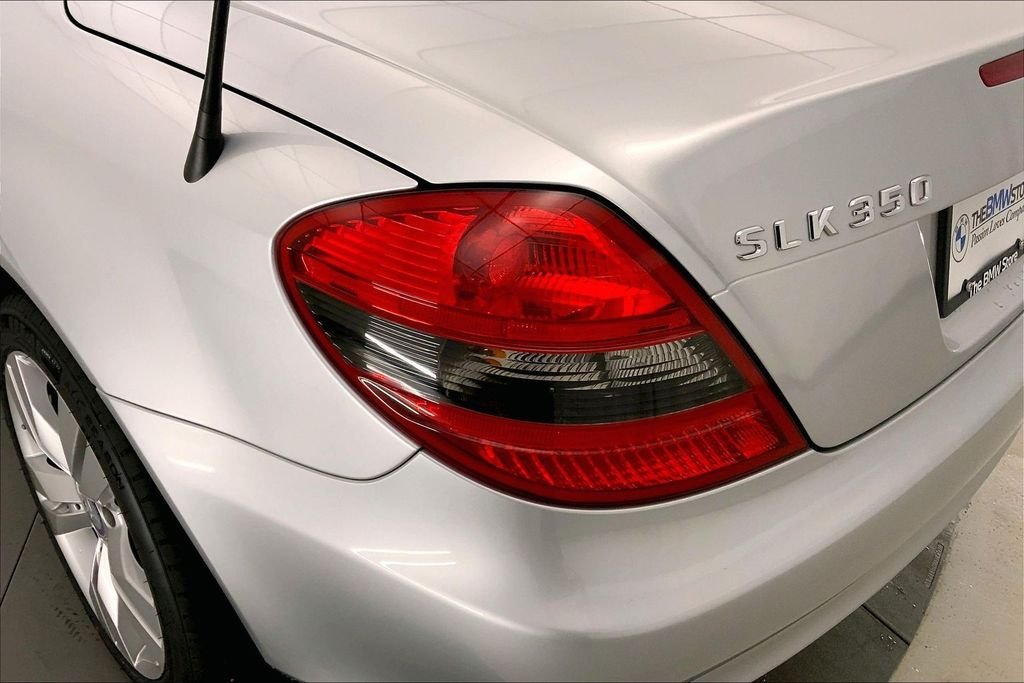 Used 2010  Mercedes-Benz SLK 350 image 24