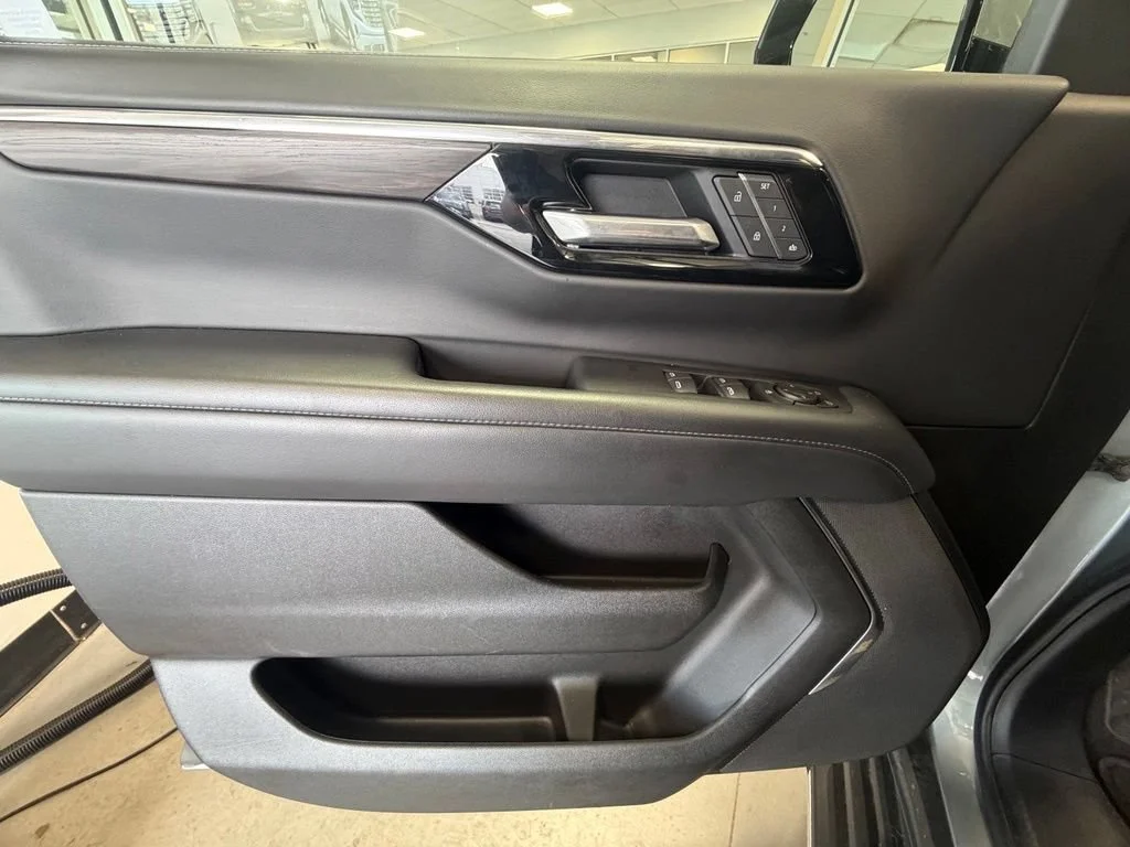 Used 2025 Sterling Gray Metallic Chevrolet LT image 20
