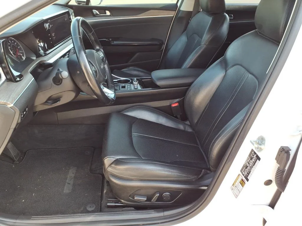 Used 2022 White Pearl Kia EX image 15