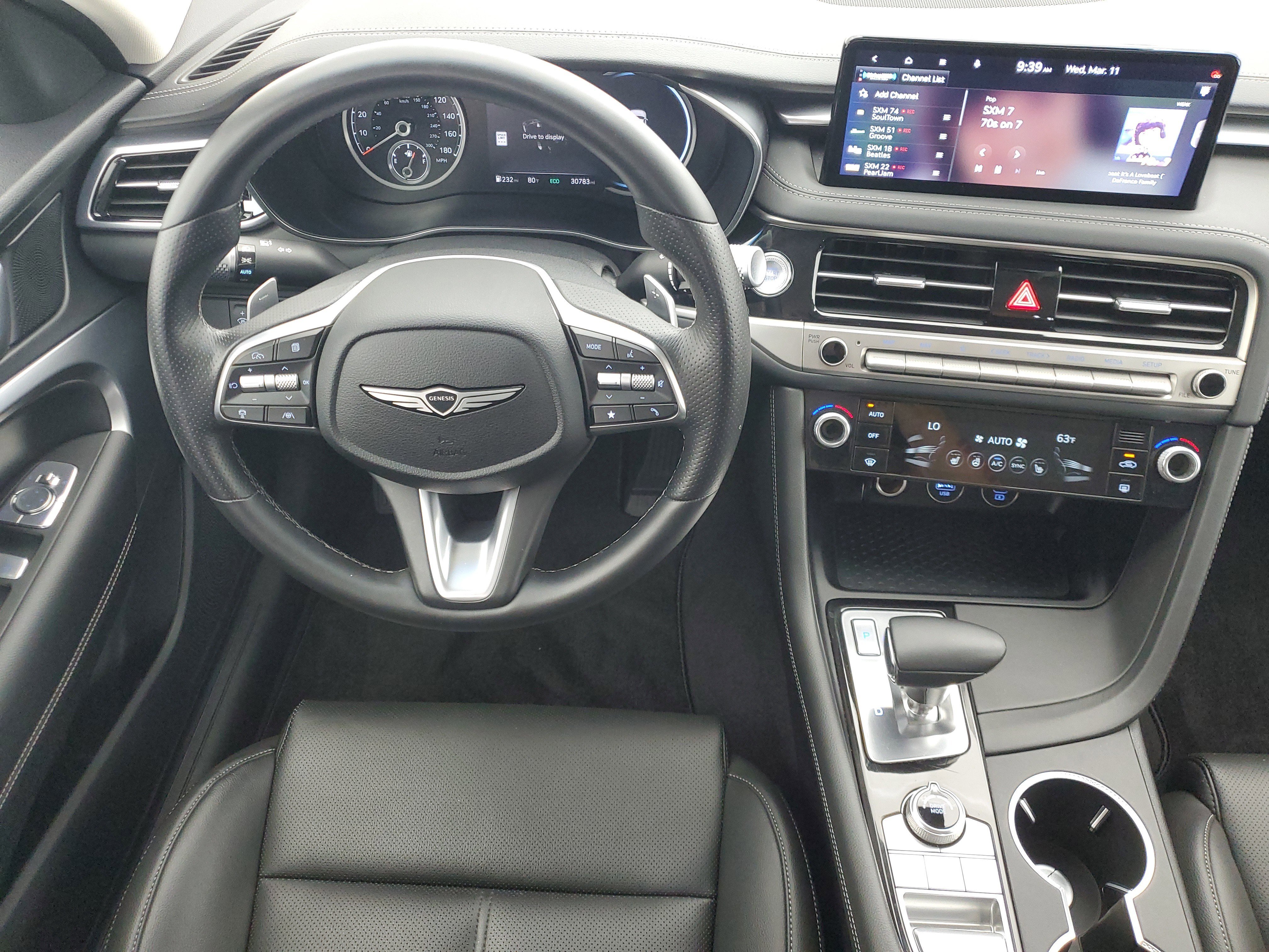 2025 GENESIS G70 Standard - Photo 16