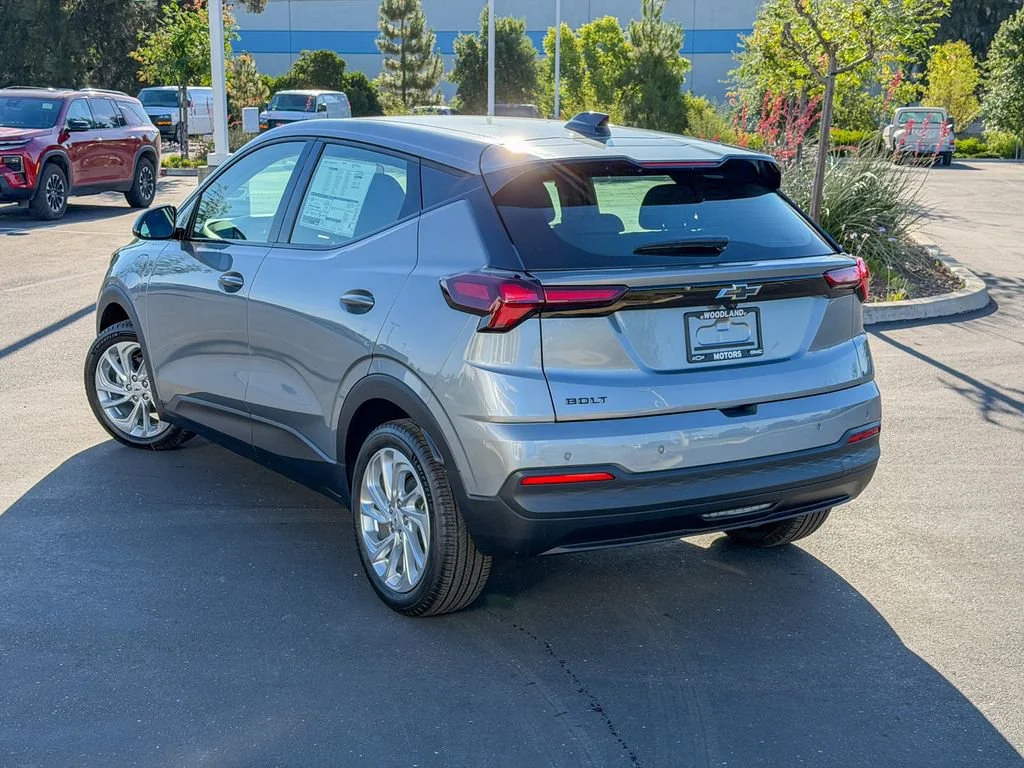 New 2027 Sterling Grey Metallic Chevrolet LT image 7