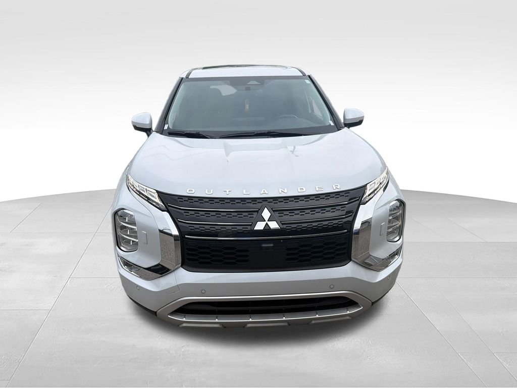 Used 2025 White Mitsubishi SE image 8
