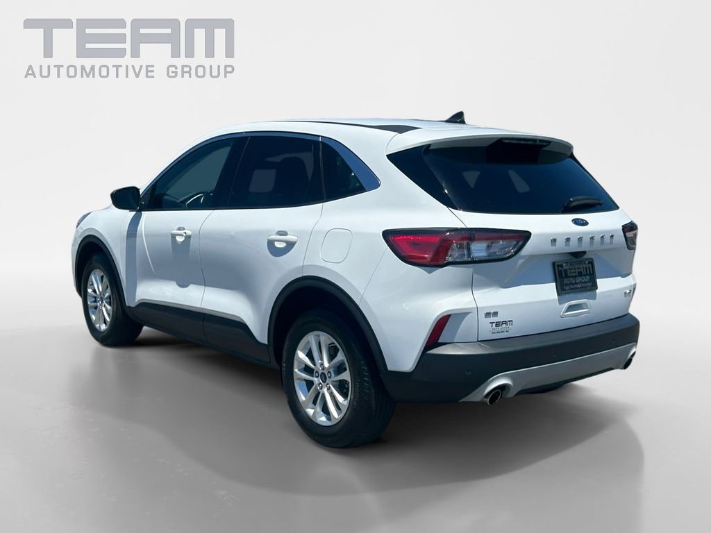 Used 2022 White Ford SE image 5