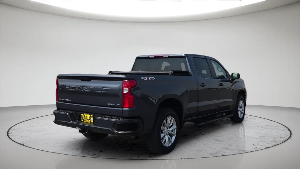 Used 2021 Gray Chevrolet Custom image 9