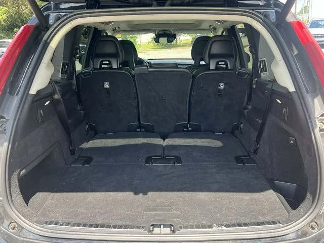 Used 2020 Black Volvo T5 Momentum image 35
