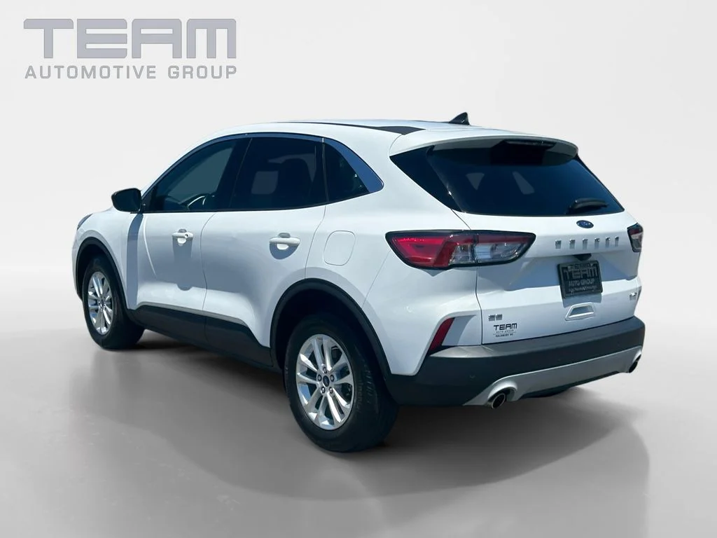 Used 2022 White Ford SE image 5