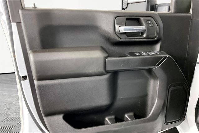Used 2023 White Chevrolet Custom image 19