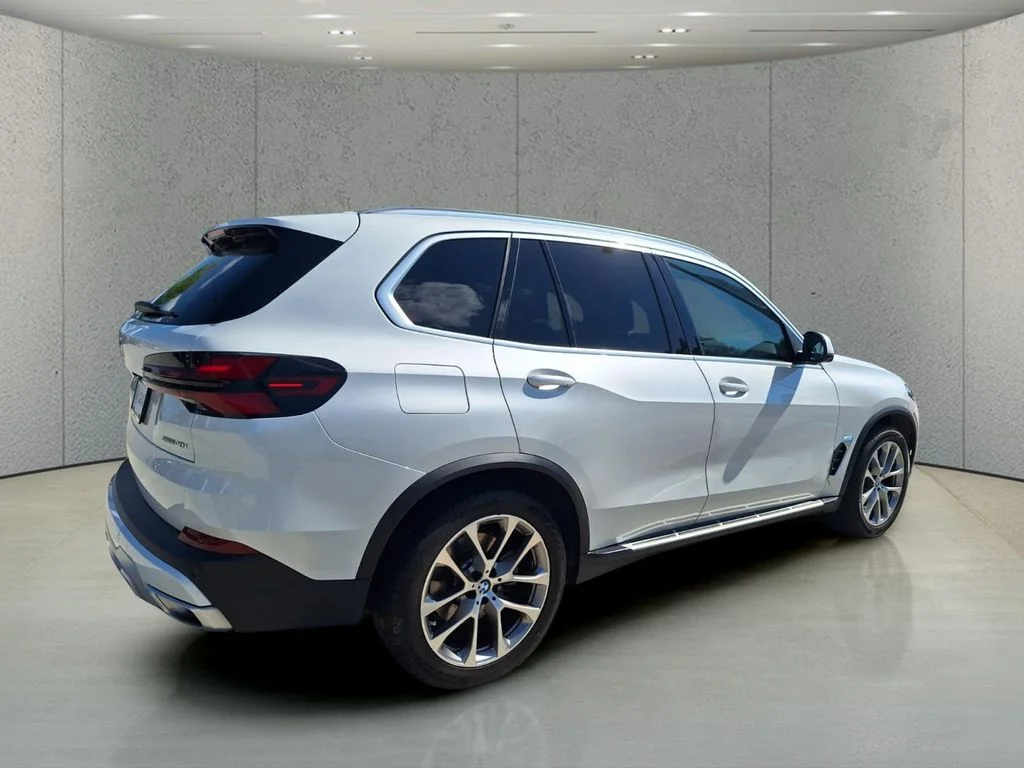 Used 2024 White BMW sDrive40i image 5