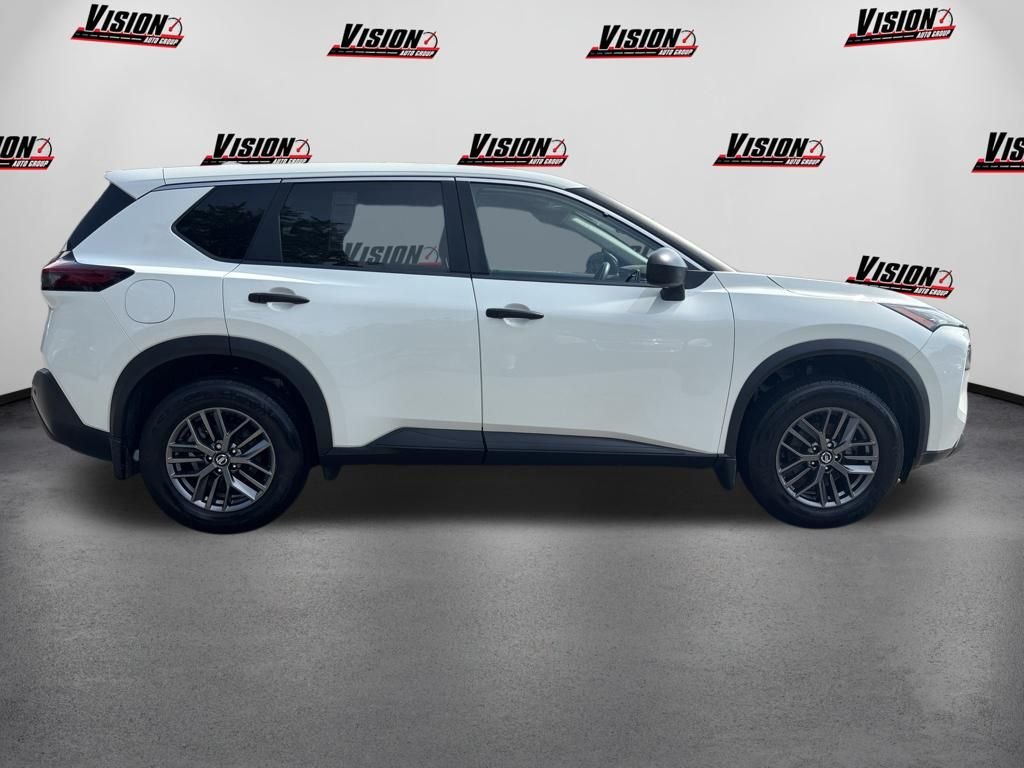 Used 2021 White Nissan S image 4