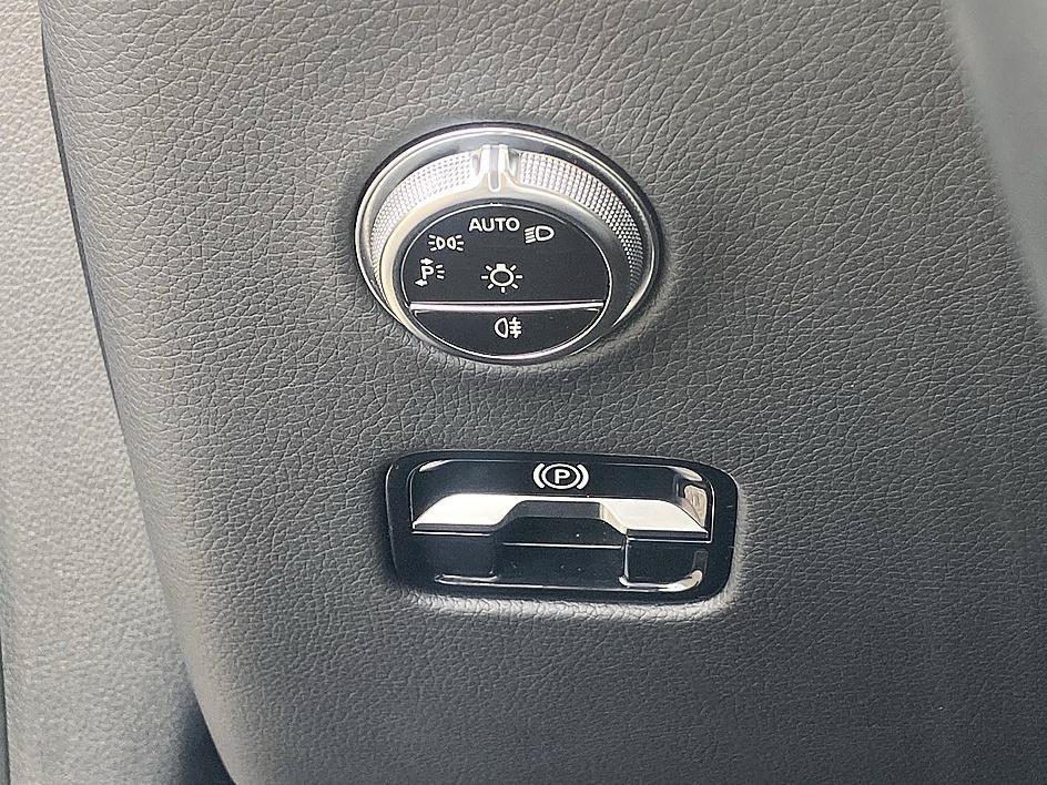 Used 2023 Black Mercedes-Benz GLC 300 image 23