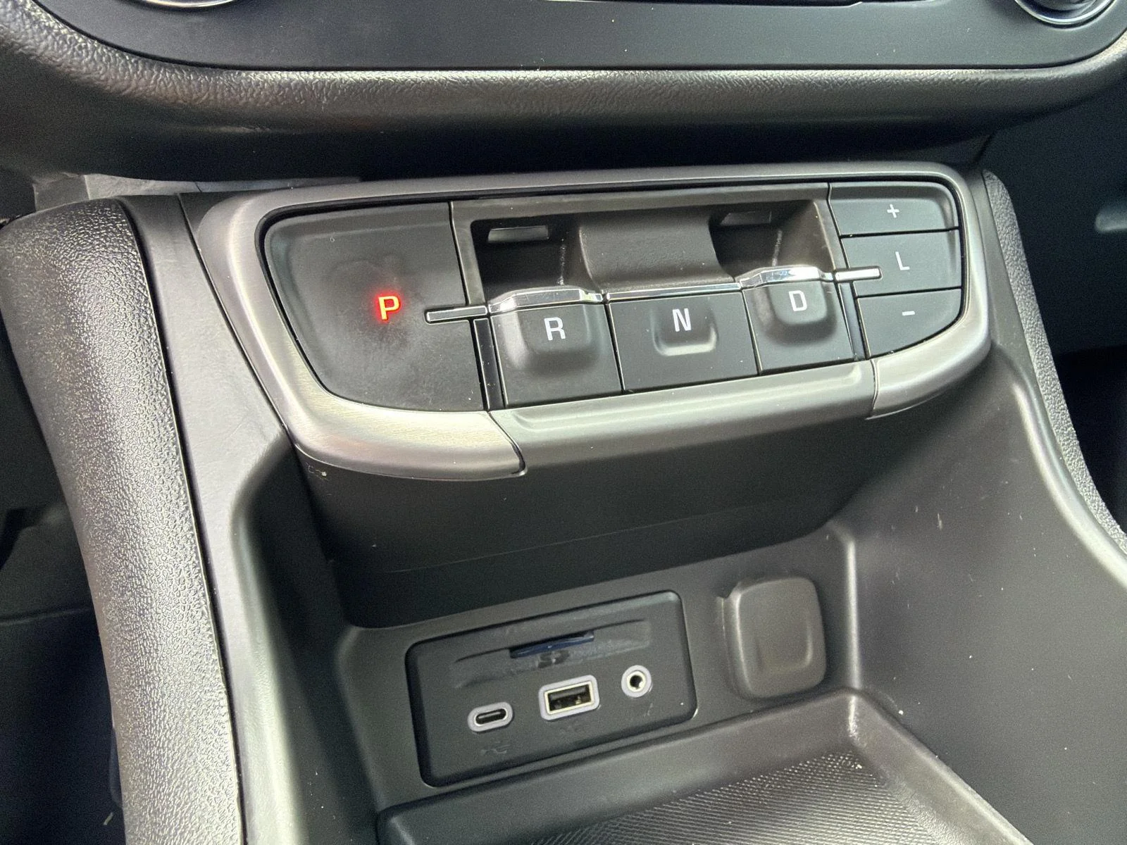 Used 2023 Summit White GMC AT4 image 27