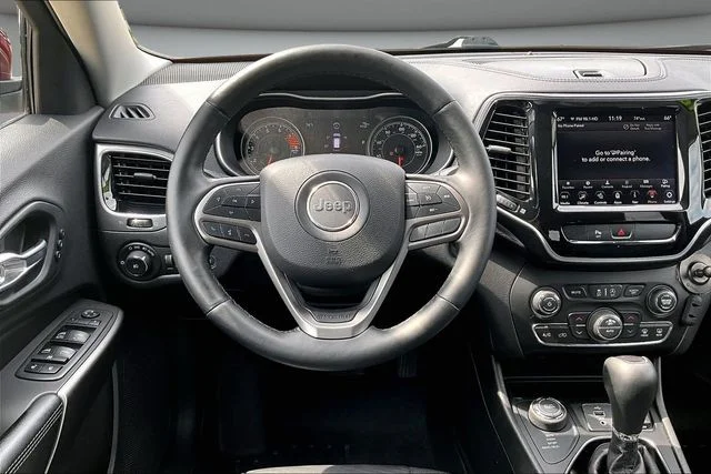 Used 2019 Velvet Red Pearlcoat Jeep Limited image 8