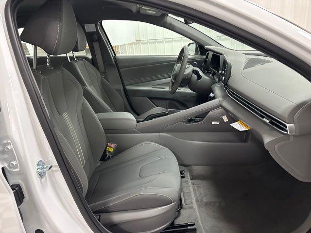 New 2026 White Hyundai SEL Sport image 29