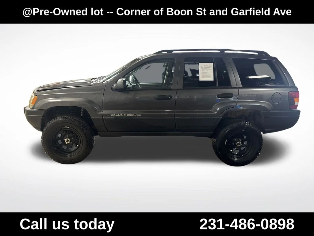Used 2003  Jeep Laredo image 2