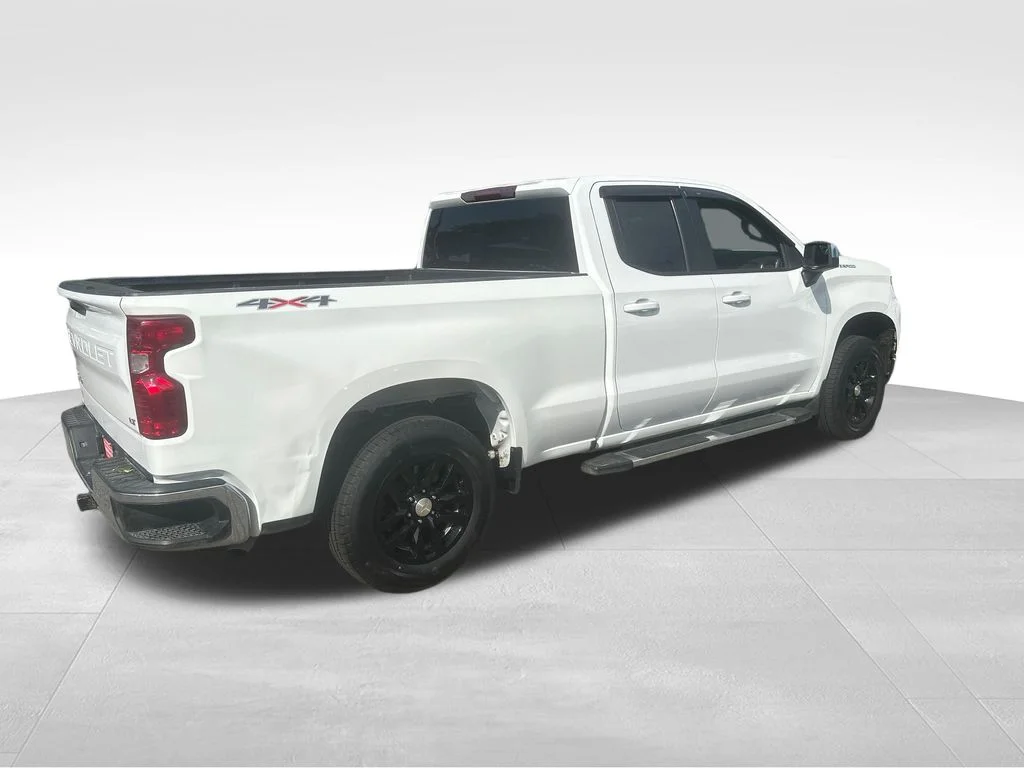 Used 2020 White Chevrolet LT image 25