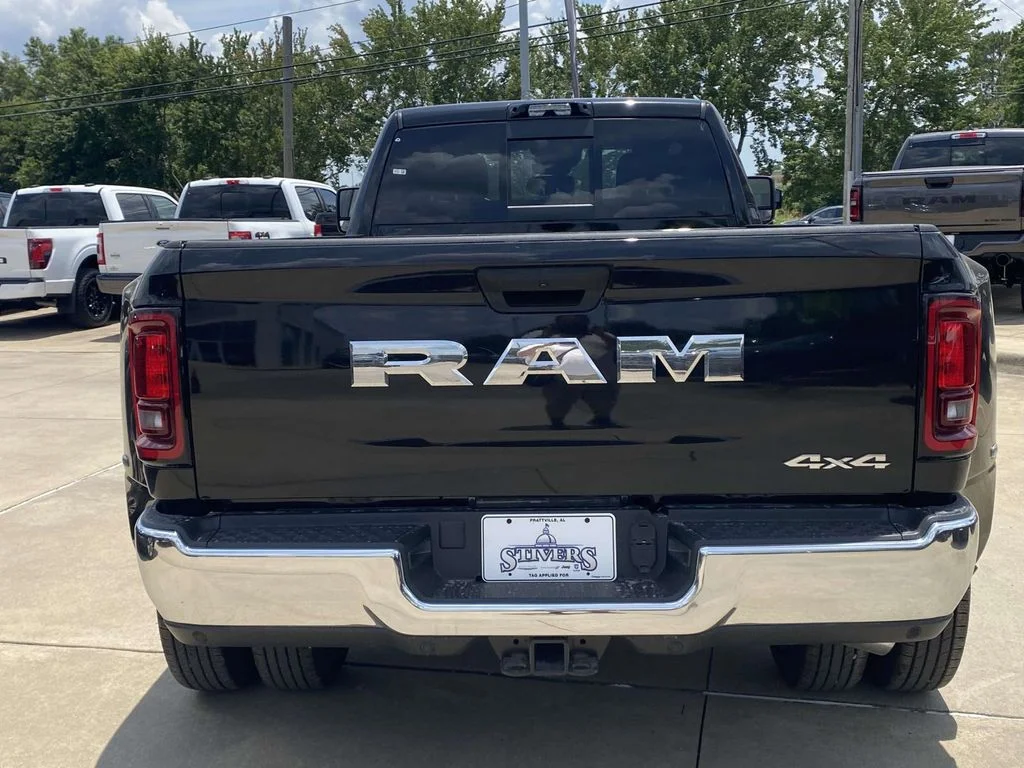 New 2026 Diamond Black Crystal Pearl-Coat Exterior Paint RAM Tradesman image 6
