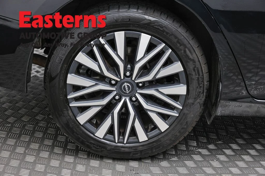 Used 2024 Black Nissan 2.5 SV image 30