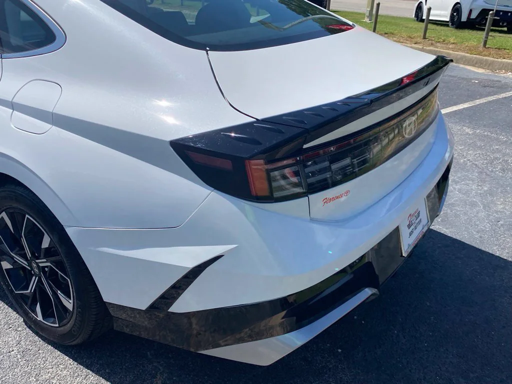 Used 2025 White Hyundai SEL image 11