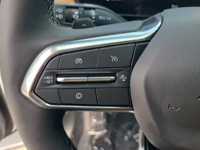 New 2027 Polar White Tricoat Chevrolet ACTIV image 28