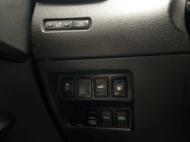 Used 2018 Silver Nissan SV image 20