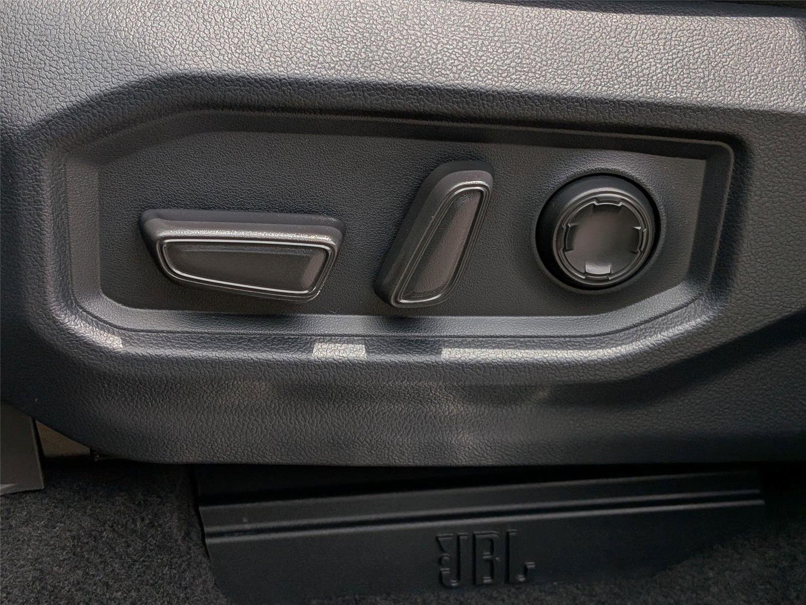 2025 Toyota Tundra Platinum - Photo 14