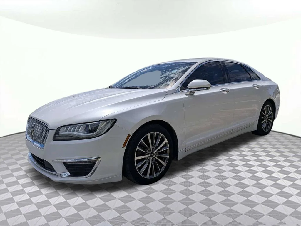 Used 2017 White Lincoln Premiere image 7