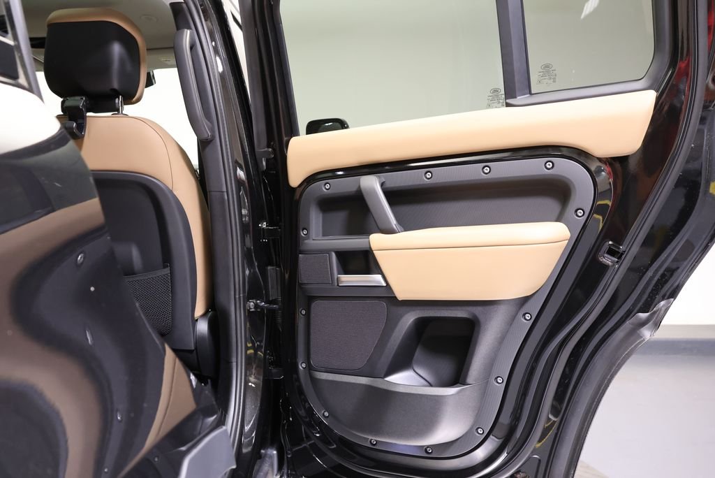 New 2026 Santorini Black Land Rover S image 42
