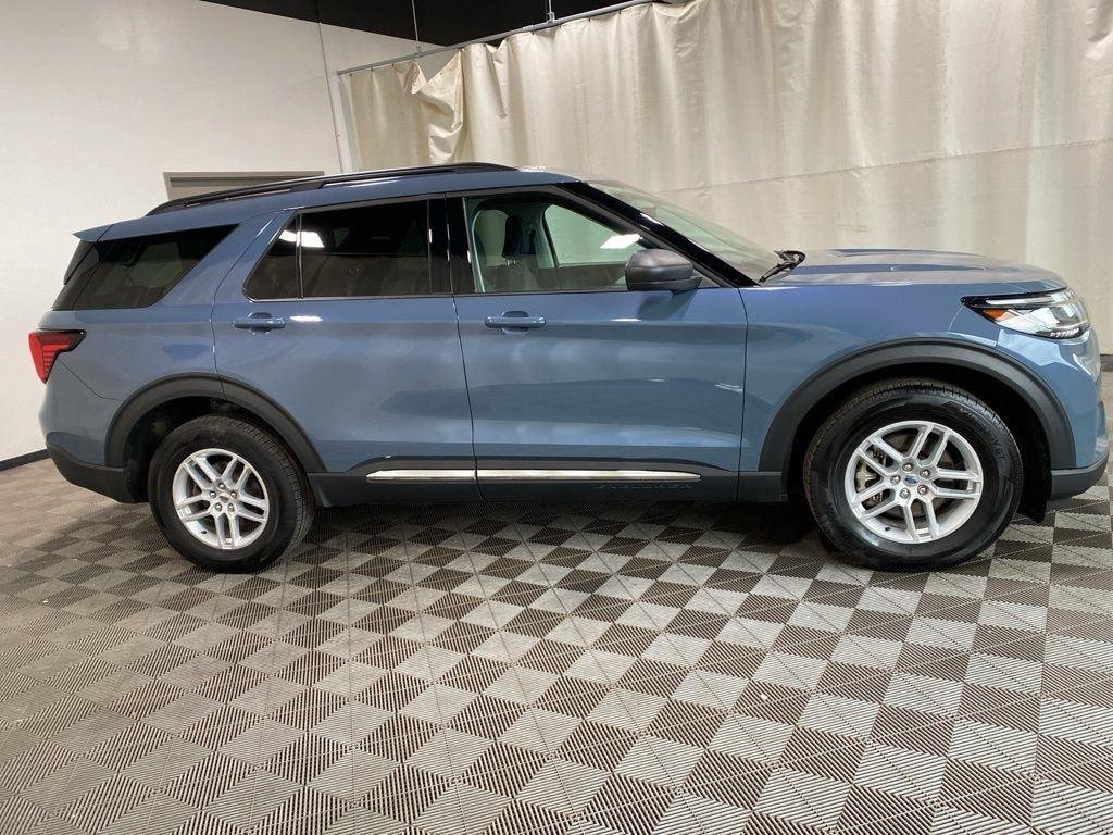 Used 2025 Vapor Blue Ford Active image 15