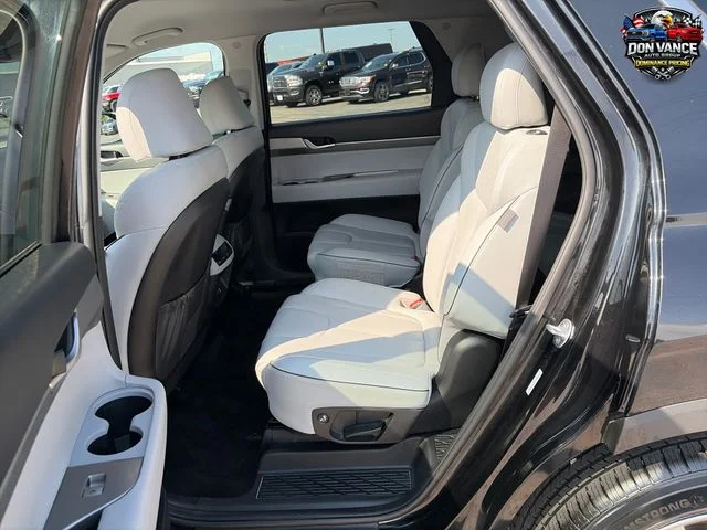 Used 2025 Black Hyundai SEL image 24