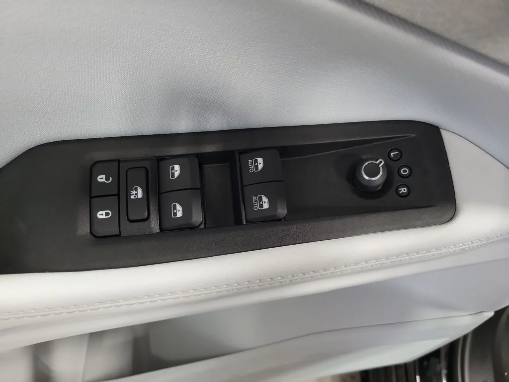 New 2026 Diamond Black Crystal Pearlcoat Jeep Laredo image 11