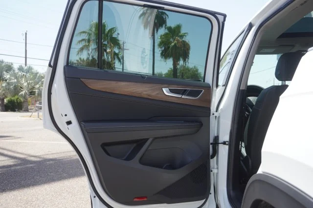 New 2026 Opal White Pearl Volkswagen 2.0T SE w/Technology image 21