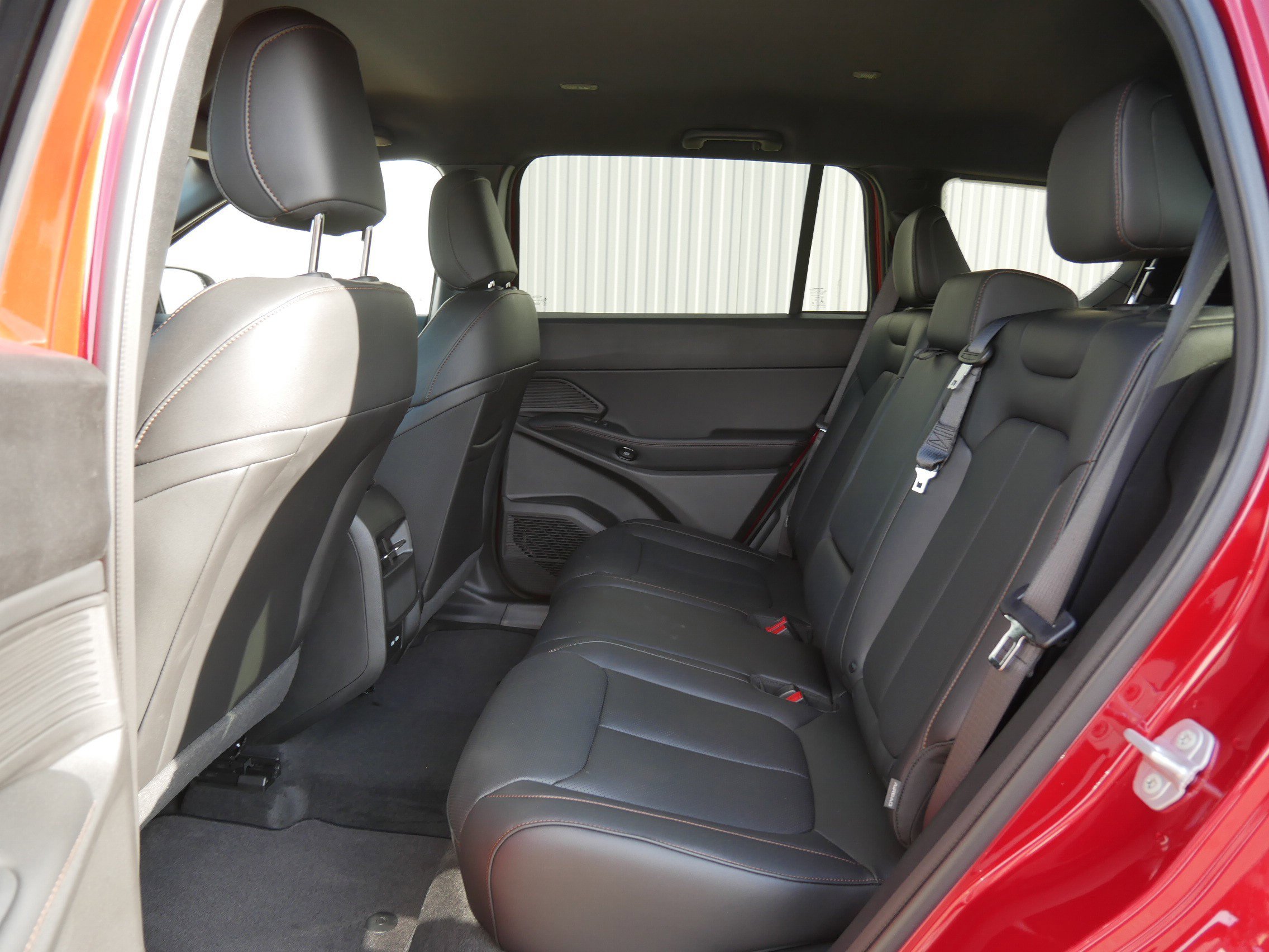 New 2026 Red Hot Pearl-Coat Exterior Paint Jeep Limited image 8