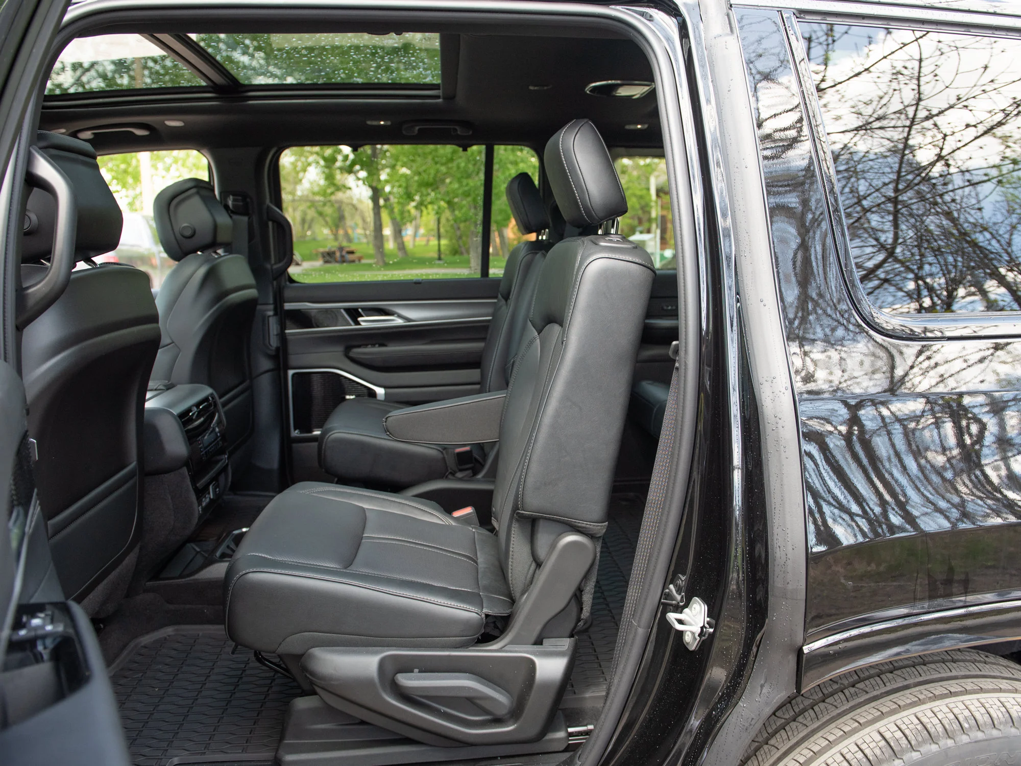 New 2026 Black Jeep Limited Reserve* image 22
