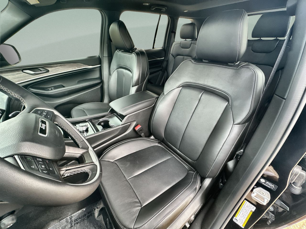 New 2026 Diamond Black Crystal Pearl-Coat Exterior Paint Jeep Limited Reserve image 28