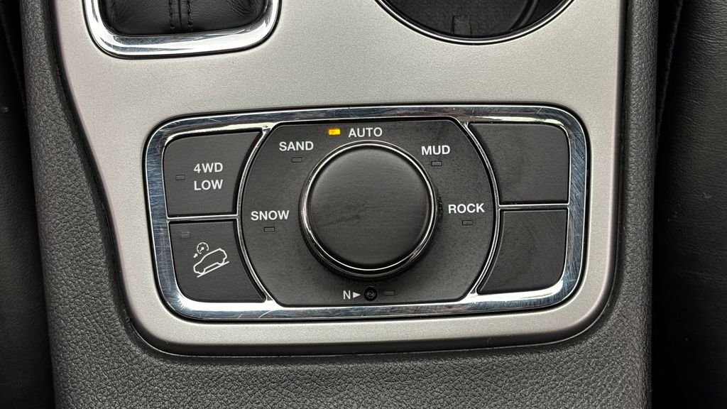 Used 2018 White Jeep Limited image 25